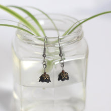 Load image into Gallery viewer, black tulip drop earrings
