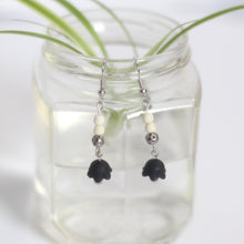 Load image into Gallery viewer, black tulip drop earrings
