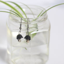 Load image into Gallery viewer, black tulip drop earrings
